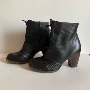 Chie Mihara booties with laces and zipper size 38.5